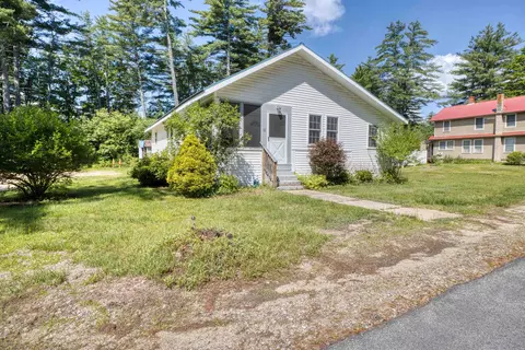 11 Depot Square St, Ossipee, NH 03864