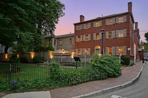 20 Atkinson St, Portsmouth, NH 03801