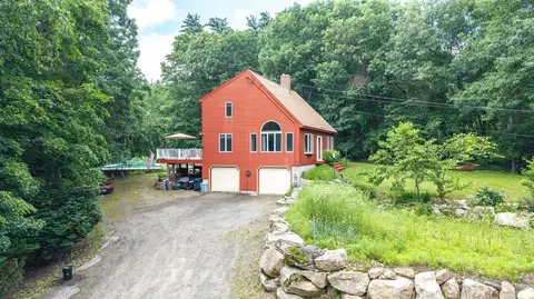 76 Hampstead Rd, Danville, NH 03819