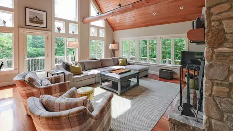 Living - 27 Johnson Loop, Ludlow, VT 05149 photo 2 of 4