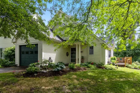 17 Eastman Farm Rd, Burlington, VT 05408