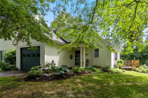 17 Eastman Farm Rd, Burlington, VT 05408