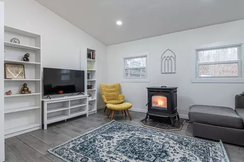 Living - 223 Eureka Rd, Springfield, VT 05156 photo 3 of 3