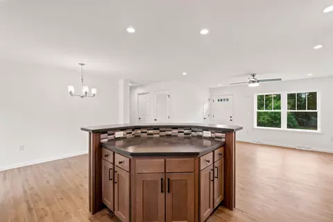 28 Cottage Pl, Ashland, NH 03217