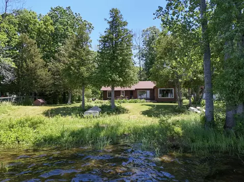 135 Savage Pt N, North Hero, VT 05474