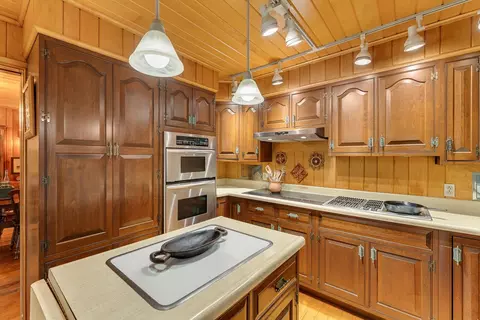 Kitchen - 309 Vt Route 15, Jericho, VT 05465 photo 2 of 4