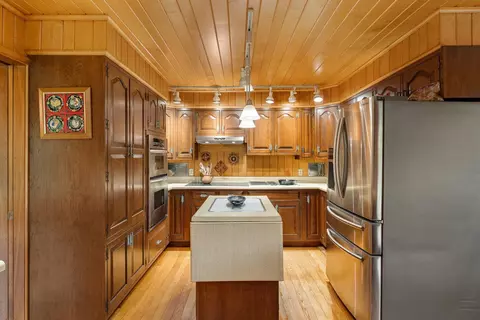 Kitchen - 309 Vt Route 15, Jericho, VT 05465 photo 3 of 4