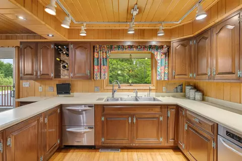 Kitchen - 309 Vt Route 15, Jericho, VT 05465 photo 1 of 4