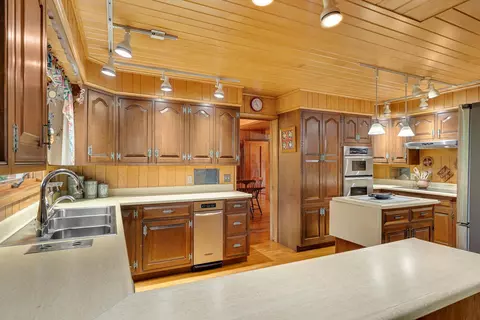 Kitchen - 309 Vt Route 15, Jericho, VT 05465 photo 4 of 4