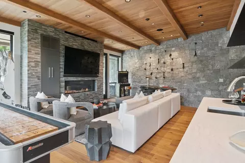 Living - 101 Switchback Ln, Stowe, VT 05672 photo 5 of 5