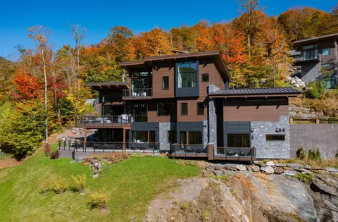 101 Switchback Ln, Stowe, VT 05672