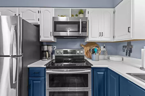 Kitchen - 423 Westview Cir, Williston, VT 05495 photo 4 of 7