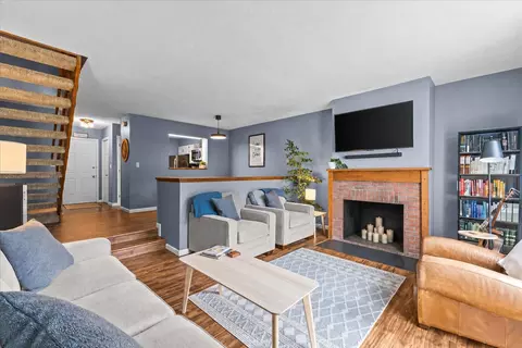 Living - 423 Westview Cir, Williston, VT 05495 photo 3 of 4