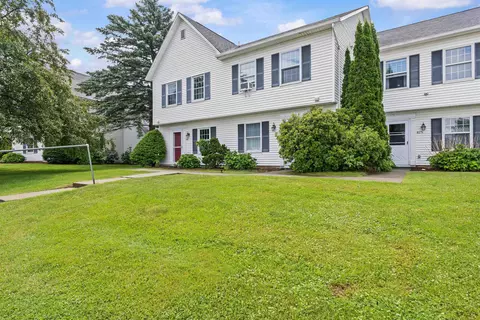Exterior - 423 Westview Cir, Williston, VT 05495 photo 3 of 8