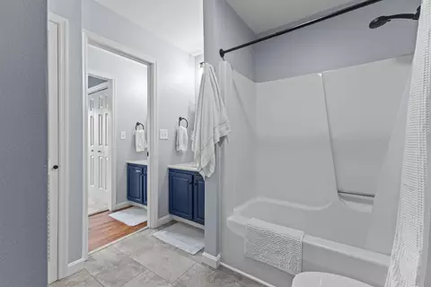 Bath - 423 Westview Cir, Williston, VT 05495 photo 3 of 3
