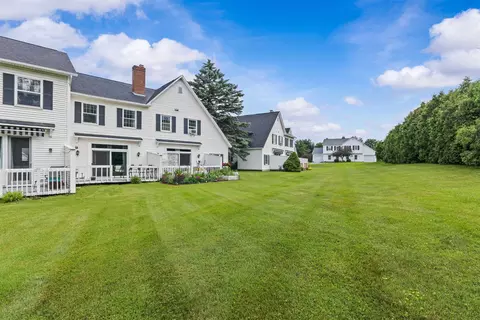 Exterior - 423 Westview Cir, Williston, VT 05495 photo 6 of 8
