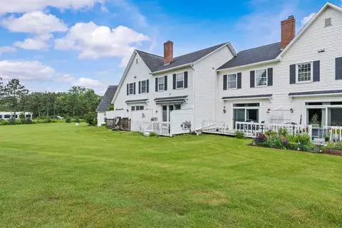 Exterior - 423 Westview Cir, Williston, VT 05495 photo 4 of 8