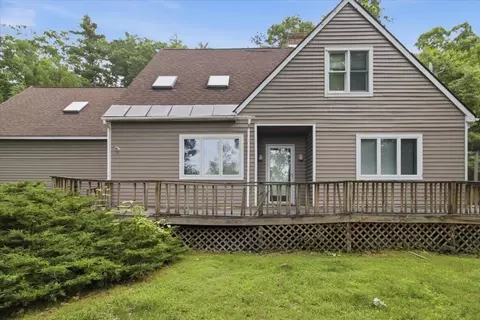 164 Skyboro W Rd, Pownal, VT 05261