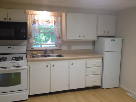 Kitchen - 2003 Main Rd, Cavendish, VT 05142 photo 5 of 12