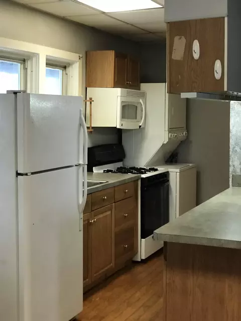 Kitchen - 2003 Main Rd, Cavendish, VT 05142 photo 2 of 12
