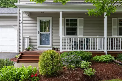 34 Pointe Dr, Essex Junction, VT 05452