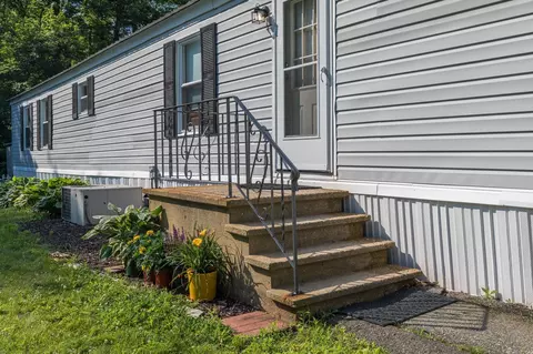 39 Hilton Ave, Exeter, NH 03833 photo 4