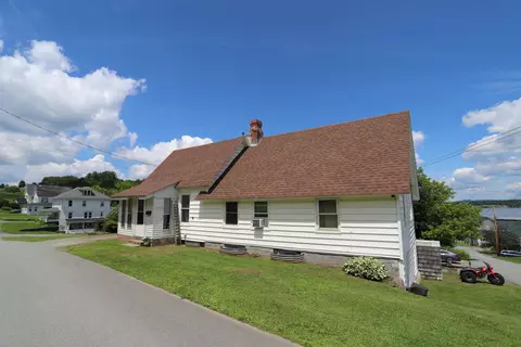 94 Orchard St, Newport, VT 05855
