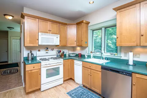 Kitchen - 7 Cameron Dr, Jackson, NH 03846 photo 3 of 6