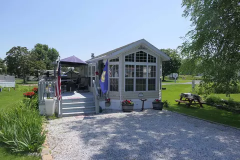 17 Eagle Ln #17, South Hero, VT 05486