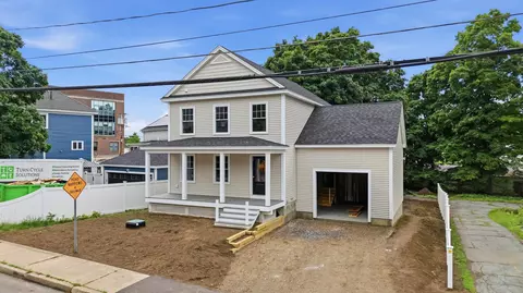 16 Manchester St, Nashua, NH 03064