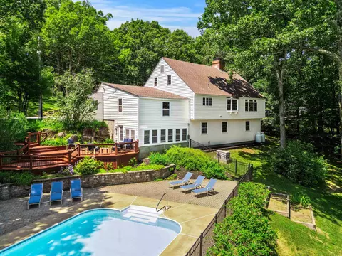 41 Roberts Rd, Hopkinton, NH 03229