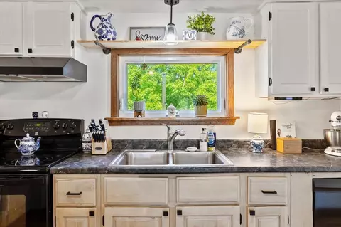 Kitchen - 154 Bridge St, Fairfield, VT 05448 photo 4 of 5