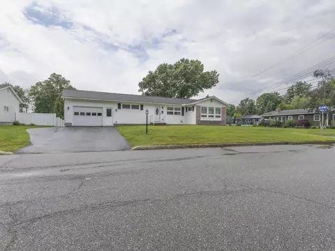 42 Suburban Sq, South Burlington, VT 05403