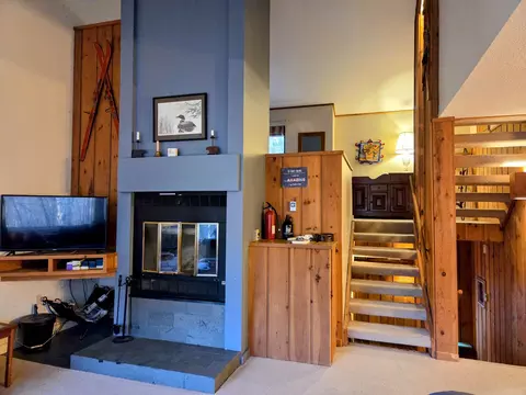 Living - 36 Easterly Rd #2, Lincoln, NH 03251 photo 4 of 4