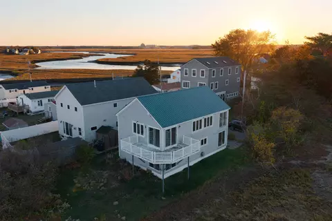16 Bruce St, Hampton, NH 03842 photo 2