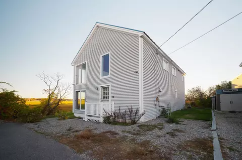 16 Bruce St, Hampton, NH 03842 photo 4
