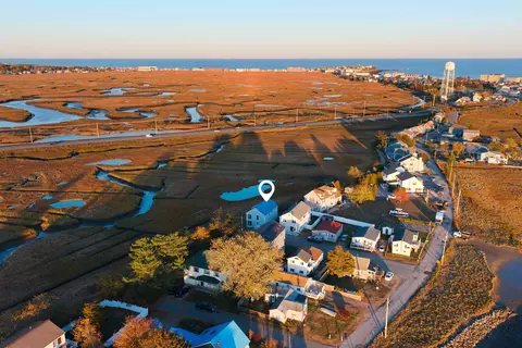 16 Bruce St, Hampton, NH 03842 photo 3