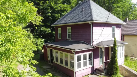 25 Clark St, Newport, VT 05855