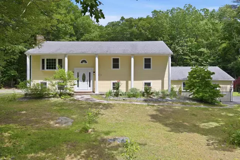 3 Ridgewood Dr, Kingston, NH 03848