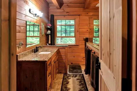 Bath - 482 E Dover Rd, Wardsboro, VT 05355 photo 1 of 4