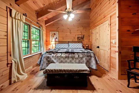 Bedroom - 482 E Dover Rd, Wardsboro, VT 05355 photo 7 of 8