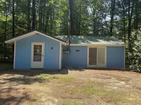 51 Rhode Island Ave, Tamworth, NH 03886