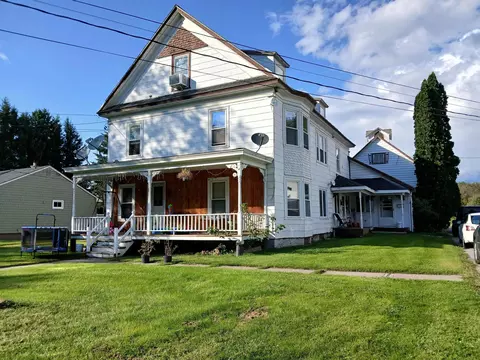 42 Bridge St, Colebrook, NH 03576