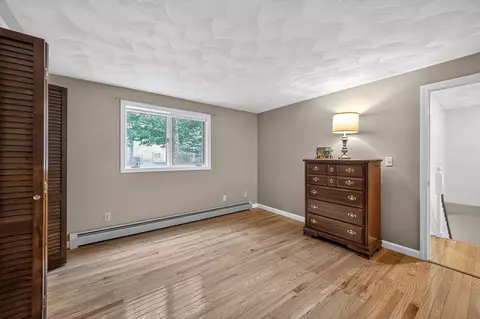 Bedroom - 9 Stowecroft Dr, Hampton, NH 03842 photo 3 of 4