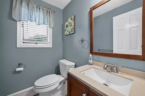 Bath - 9 Stowecroft Dr, Hampton, NH 03842 photo 3 of 3