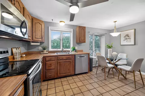 Kitchen - 9 Stowecroft Dr, Hampton, NH 03842 photo 2 of 2
