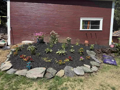 Exterior - 53 Commonwealth Ave, Hyde Park, VT 05655 photo 5 of 10