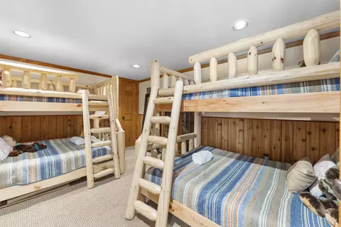 Bedroom - 36 Beaver St, Winhall, VT 05340 photo 6 of 7