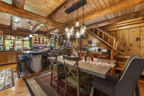 Dining - 36 Beaver St, Winhall, VT 05340 photo 2 of 3