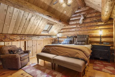 Bedroom - 36 Beaver St, Winhall, VT 05340 photo 4 of 7